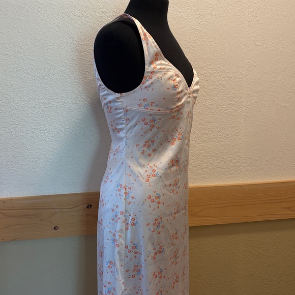 Urban Outfitters Floral Silky Dress - White with Peach Flowers - Picture 4 of 7